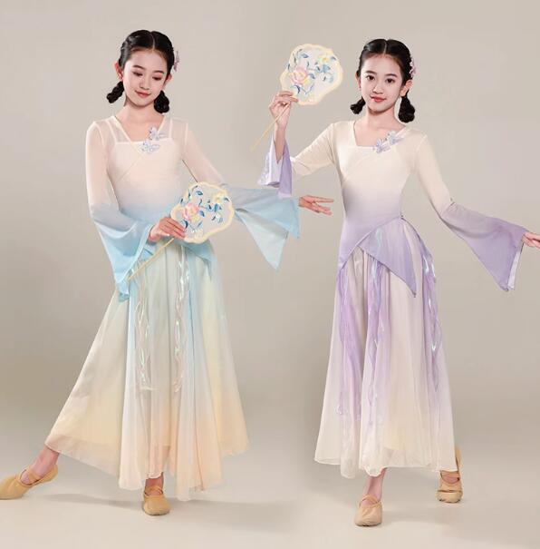 樂天商城 - 子供ダンス衣装 交差襟 メッシュ 古典ダンス モダンドレス 女の子 花付き 長袖 トップス +ガウチョパンツ +キャミソール3点セット 飄逸 シフォンパンツ フリルリボン グラデーション 社交ダンス フラメンコ ダンス ドレス 合唱 演奏 ロング120 130 140 150 160 170