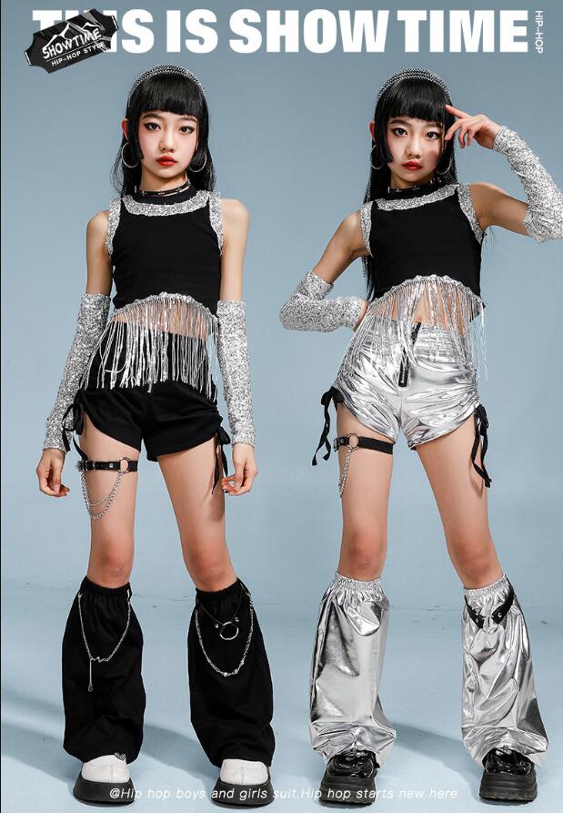 Rakuten - ガールズダンス衣装 女の子ダンス衣装 レザー感パンツ ミニパンツ ジャズダンス衣装 フリンジ付きシャツ 袖カバー　ジャズダンス衣装 へそ出し 光沢 子供ダンス衣装 キッズ ヒップホップダンスウェア jazz hipjop ダンスウェア110-180cm