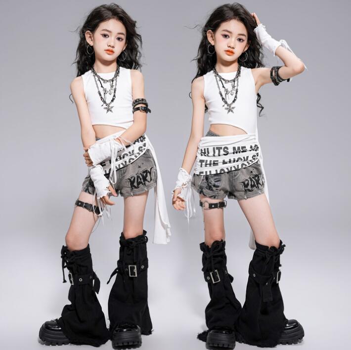 子供ダンス衣装 袖なしTシャツ 腰穴付きシャツ ミニパンツ デニムパンツ 女の子ダンス衣装 子供ジャズダンスウェアセット 紐付き手袋追加キッズダンス衣装 韓国風ヒップホップジャズダンス ステージダンスウェア 舞台演出服hiphopjazz イベント 110-180cm