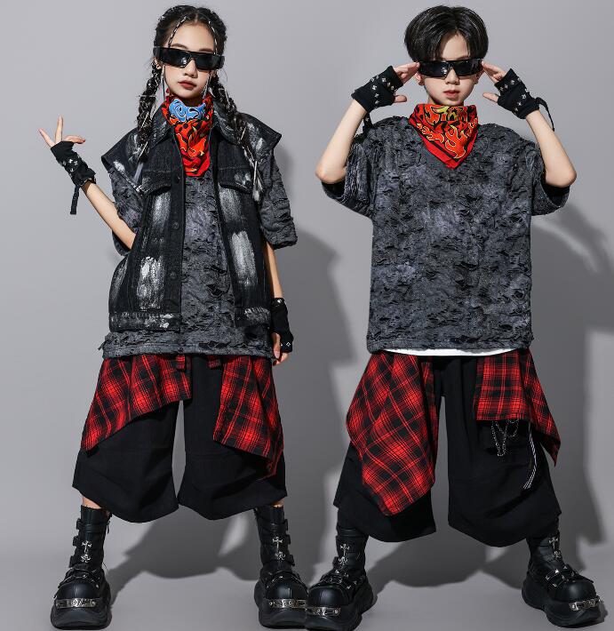 樂天商城 - キッズダンス衣装 穴付きシャツ ジャズダンス 男の子 女の子 hiphopダンス衣装 ハーフ丈パンツ チェック柄スカーフ キッズダンス衣装 ヒップホップダンス衣装 子供ダンス衣装 ダンス衣装 イベント学園祭舞台ステージ衣装 演出服謝恩会 発表会 演奏会120-180