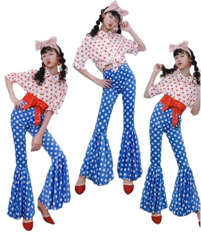 Rakuten - 水玉柄シャツ ダンス衣装 舞台衣装 デスコ風 トップス 半袖シャツ 水玉柄パンツ ラッパパンツ チューブトップ フレアパンツ ノスタルジックス風 時代感 モデル 演出服 団体 チアガール ステージ チーム hippop イベント ステージ衣装 文化祭 原宿系 子供演出服復古系