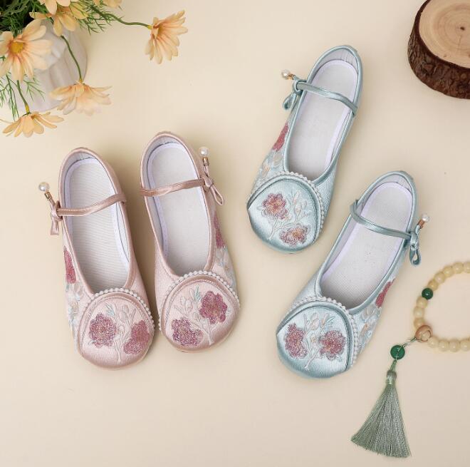 樂天商城 - パンプス 民族風 チャイナシューズ 花刺繍 2色 ストラップ レディース 婦人靴 パンプス 中華シューズ 春夏秋向け 布靴 カジュアル 春パンプス エスニック 民族風 チャイナ靴 中華靴 疲れない ローヒール ぺたんこ コンフォートシューズ 22.5 23 23.5 24 24.5 25cm
