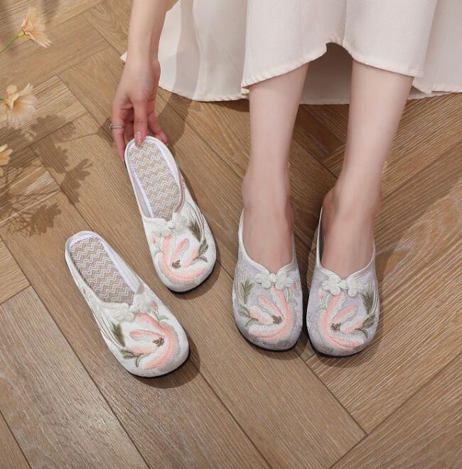 樂天商城 - 夏パンプス 花刺繍靴 スリッパ 部屋着 民族風 チャイナシューズ 無地2色 ストラップ レディース 婦人靴 パンプス 中華シューズ 春夏秋向け 布靴 カジュアル 春パンプス エスニック 民族風 チャイナ靴 中華靴 疲れない ローヒール ぺたんこ コンフォートシューズ