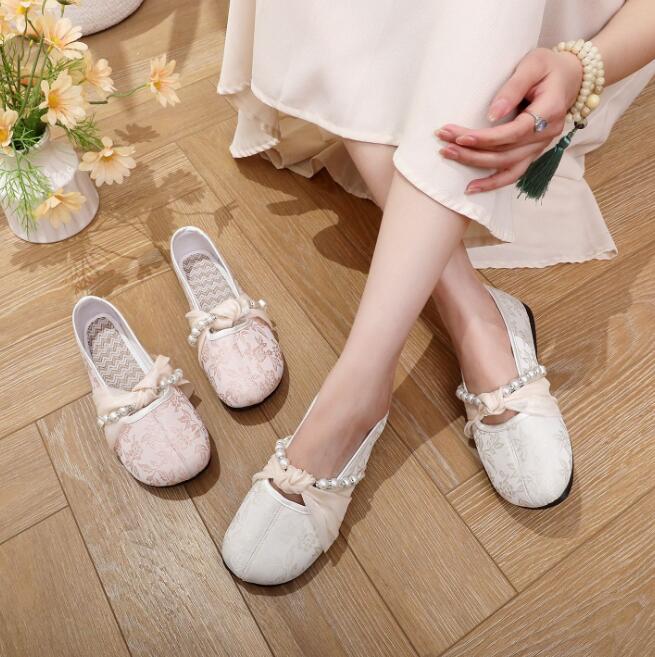 樂天商城 - 夏パンプス 葉柄靴 スニーカー 部屋着 民族風 チャイナシューズ 無地2色 ストラップ レディース 婦人靴 パンプス 中華シューズ 春夏秋向け 布靴 カジュアル 春パンプス エスニック 民族風 チャイナ靴 中華靴 疲れない ローヒール ぺたんこ コンフォートシューズ