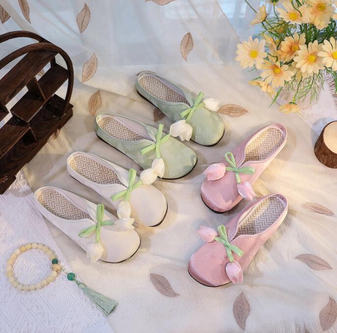 樂天商城 - スリッパ夏パンプス　3色 可愛い花 民族風 チャイナシューズ ストラップ レディース 婦人靴 パンプス 中華シューズ 春夏秋向け 布靴 カジュアル 春パンプス エスニック 民族風 チャイナ靴 中華靴 疲れない ローヒール ぺたんこ コンフォートシューズ