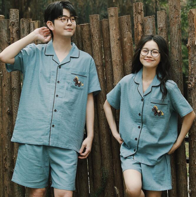 樂天商城 - カップルパジャマ コトンパジャマ 半袖 ショートパンツ メンズ/レディースパジャマ 部屋着 ルームウェア ブルー/パープル カーぜ 前開き ガーゼ パジャマ 部屋着 寝巻き ペア カップル お揃いパジャマ 男性 女性 紳士 婦人 結婚祝い 記念日 M L XL XXL