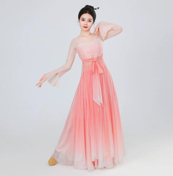 maybe02shopのレディース古典ダンス衣装 ピンク系 舞台ダンス衣装　シフォンスカート 広がる 大きい裾　ふんわり　長袖トップス ラッパ フリル袖 普段着　舞台ダンス衣装　　ラテン/古典/バレエ/ヨガダンス衣装　社交ダンスウェア｜アングル2