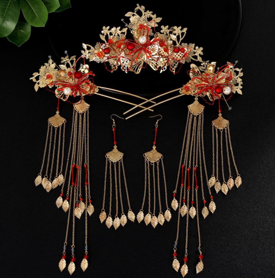 商品名 中国風ウエディングドレス髪飾り豪華 色 画像参考 サイズcm 画像参考 内容 合金 素材 素材：ポリエステル 連絡について ＊土日祝日に電話対応不可、メールでの返信は48時間以内させていただきます。弊社と連絡取れないことはございません、最後まできちんと対応いたします、どうぞご安心ください。 ＊誠に勝手ながら、ご理解頂きますようお願い申し上げます。 注意事項 ＊ページの閲覧環境によって、掲載写真と実際の商品の色合いが異なる場合があります。 ＊モデルに小物を使う場合がございますが、商品に含まれませんのでご了承下さい。 ＊生産過剰や在庫管理条件より細かなキズやヨゴレなどがございます。完璧品をお求めの方と細かい部分を気になさる方は、ご購入をご遠慮ください。 ＊在庫は複数店舗共有しております、在庫更新は遅れるより在庫切れの場合がございます、その場合、できるだけ早めに報告させていただきますが、どうか容赦ください。 ＊商品の仕様は、製造元の都合により予告なく変更する場合があります。 ＊お届けした商品に不備がございましたら、お届け後5日以内にご連絡ください。確認後速やかに対応させていただきます。なお期日を過ぎた場合はお受け致しかねますので予めご了承ください。 ＊他に不明点がございましたら、ご連絡くださませ。商品名 中国風ウエディングドレス髪飾り豪華 画像参考 色 写真色 内容 画像参考 サイズ 画像参考 素材 素材：合金 連絡について ＊土日祝日に電話対応不可、メールでの返信は48時間以内させていただきます。弊社と連絡取れないことはございません、最後まできちんと対応いたします、どうぞご安心ください。 ＊誠に勝手ながら、ご理解頂きますようお願い申し上げます。 注意事項 ＊ページの閲覧環境によって、掲載写真と実際の商品の色合いが異なる場合があります。 ＊モデルに小物を使う場合がございますが、商品に含まれませんのでご了承下さい。 ＊生産過剰や在庫管理条件より細かなキズやヨゴレなどがございます。完璧品をお求めの方と細かい部分を気になさる方は、ご購入をご遠慮ください。 ＊在庫は複数店舗共有しております、在庫更新は遅れるより在庫切れの場合がございます、その場合、できるだけ早めに報告させていただきますが、どうか容赦ください。 ＊商品の仕様は、製造元の都合により予告なく変更する場合があります。 ＊お届けした商品に不備がございましたら、お届け後5日以内にご連絡ください。確認後速やかに対応させていただきます。なお期日を過ぎた場合はお受け致しかねますので予めご了承ください。 ＊他に不明点がございましたら、ご連絡くださませ。