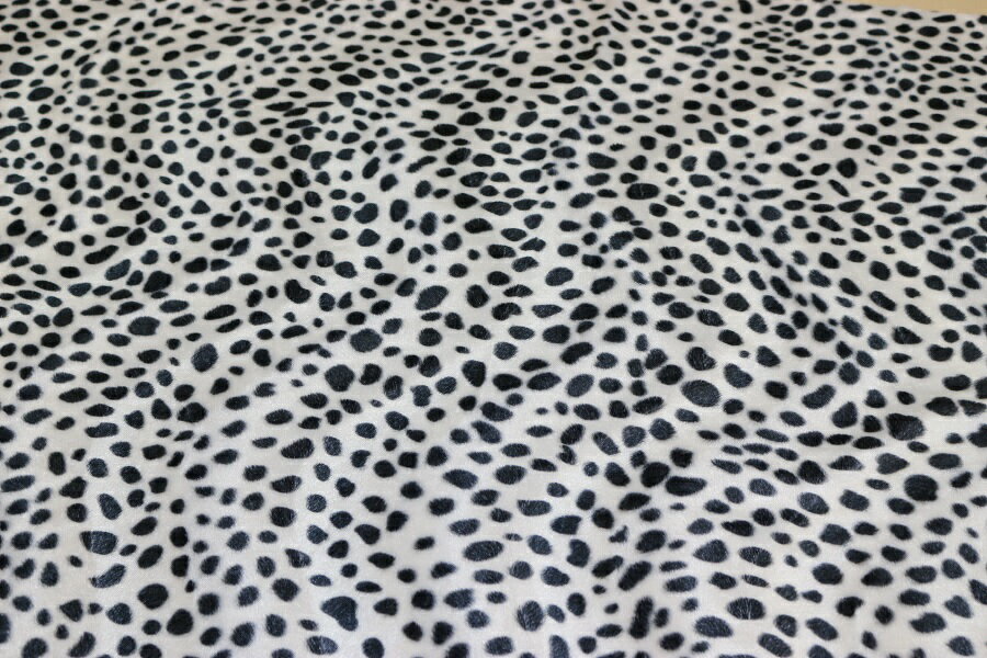 【再入荷!】ダルメシアン柄 生地 ベルボアプリント 動物柄 アニマルシール アニマルボア アニマルファー【ポリエステル100%】【約145cm巾】【中国製】【5...