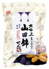 【12袋セット】アリモト　山田錦せんべい袋入・醤油 22枚 使用しているうるち米は山田錦100%。調味料(アミノ酸等)不使用。 【原材料】うるち米(国産山田錦)、醤油、砂糖、水あめ、米油、昆布粉末、鰹節粉（一部に小麦・大豆を含む） ☆日本一の酒造米である「山田錦」の原料にこだわり、やさしい味のお煎餅に仕上げました。 ☆「山田錦」は至高の日本酒を生み出す最高の原料として、酒造メーカーから高く評価されており、中でも大吟醸酒・吟醸酒を造るには、これしかないと言われているほどです。 ☆そんな最高のお米でおせんべいを焼き上げました。 ★★注文が入り次第、新しい商品を入荷しますので、発送までに少しお時間がかることがあります。 メーカー欠品の場合はもう少しお待たせする場合がございます。 ★北海道は送料600円、沖縄は送料800円、ご負担頂ければ発送可能です。こちらで送料修正致します★