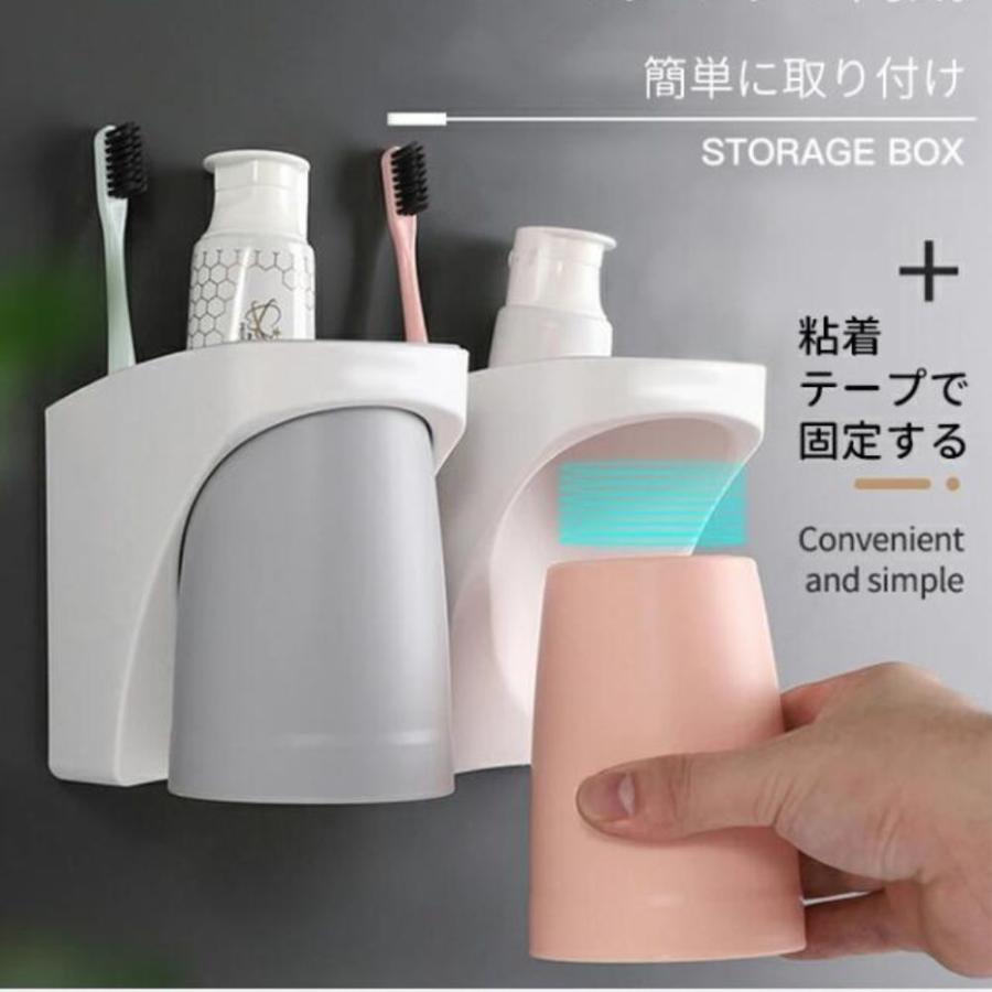 壁掛け式の省スペース便利グッズ、歯磨き、歯ブラシとコップを一括に収納できます。逆付け式で通気性がよく、コップには水が溜まらない!うがい用のコップは、コップの裏と本体が磁石でくっ付くので、水が切れて衛生的です浮かせる収納なので洗面台や浴室の掃除も楽ちんになります。穴不要、工具不要、ステンレス、塗装、大理石、ガラス各種滑らかな表面に貼り付けられます。底面にはスリットが入っているので水はけが良く、衛生的にお使いいただけます。材質:プラスチック負荷:5kgまで材質:良質PP素材を採用し、重金属を含まない異臭がなく麦繊維歯ブラシホルダー外観が美しい作りはしっかりしていて軽く、環境に優しい異臭がなく、安全に使用できます取り付け可能な壁:(光沢のある平らな面)タイル、ステンレス、プラスチック面、透明ガラス、鏡面、冷蔵庫などの金属塗装面※注意:木製タイル、土壁、素焼きのタイルなどのザラザラ・ボコボコ面には使用できません。壁に油や水が付着すると、接着力が低下します