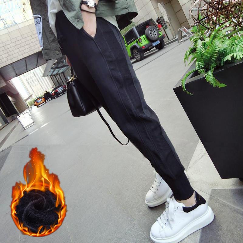 ■販売内容:ボトムズ■素材:ポリエステル コットン■伸縮性:なし 透け感:なし■色:ブラック グレー◆サイズ詳細情報:(約)S:総丈90cm ウエスト54-82cm ヒップ92cm 股下62cmM:総丈91cm ウエスト56-85cm ヒップ95cm 股下63cmL:総丈92cm ウエスト58-88cm ヒップ98cm 股下64cmXL:総丈93cm ウエスト60-91cm ヒップ102cm 股下64cmXXL:総丈94cm ウエスト62-94cm ヒップ106cm 股下65cm裏起毛ジョガーパンツ ボトムス パンツ レディース 秋 冬 裾デザイン 裏ファー 裏ベロア ストレッチパンツ テーパードパンツ ウエストゴム 暖パン 楽ちん『裏ベロアだから寒い季節もあったかい・裾デザインジョガーパンツ』ジョガーパンツ スウェット ジャージ 裏起毛タイプ 暖かい 無地 ロング丈 スポーツ ヨガ 部屋着 運動着---------寒い季節に毎日穿きたい。あったか&楽ちんガウチョリラクシーな穿き心地で動きやすくお出掛けはもちろん、お家時間にも◎---------ズボン リボン 着痩せ お洒落 大人 美脚 きれいめ 通勤 通学 秋冬 カジュアル シンプル 女性用 オフィス 30代 40代 50代 60代◆ネット通販の仕組み上、実際の在庫数とWEBサイト上の在庫数に誤差が生じ、ご注文後に在庫切れが判明する場合があります。その際は誠に恐縮ですが速やかにお客様にご連絡させて頂きます。◆お客様のご都合で、ごキャンセル・返品返金・交換の場合、すべての費用はお客様の負担となりますようご了承頂きたいです。◆ご注文承諾通知後、お客様のご都合でキャンセルの場合、入荷手数料はお客様の負担となりますようご了承頂きたいです。◆発送日表示通り順次発送(土日祝日除く)でございますようご了承いただきたいです。◆ラッピングの場合は、2000円料金を追加致しますようご了承いただきたいです。※採寸方法の違いより、2-3cmの誤差が生じる場合がございます、あらかじめご了承くださいませ。※海外輸入品のため、商品のデザイン仕様が予告なく変更になる場合がございます。交換/返品対象外になりますので、ご了承下さい。※写真はイメージ画像となっておりますので形や色味が多少異なることがございます、あらかじめご了承くださいませ。※商品によって素材の性質上、製造過程において染料などの特有の匂いが多少強く感じられるものもございますが、数日のご使用や陰干しなどで、ほとんど匂いは感じられなくなりますので、ご安心ください。※商品の特性上、柄の色味など画像と多少異なる場合がございます。また、柄が縫い合わせ部分で必ずしも合っていないことがございます。※生地のカッティングにより画像と異なる場合がございます。同商品、同色におきましても色(染料)やロットによって伸縮性・伸び率が異なる場合がございます。 また、生地を織る際に糸の継ぎ目や多少のほつれ等が生じる場合がございますが品質上の問題はございませんので何卒ご了承くださいませ。