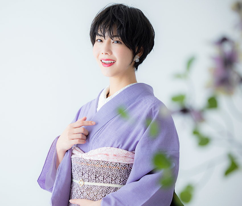 Ladys Kimono Collection Stylish, masculine and cool.Silk fabric of Tango crapeIt is delivered in a color that complements you.This is a custom-made, hand-sewn tailoring. You can wear it the day you receive it.Made in Japan global