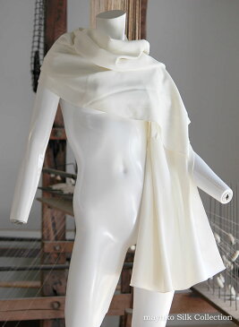 バサッと羽織れる大判55cm×180cmサイズシルクウール生成り/白スカーフ/マフラー/ショール用/Silk50% Wool50%生成り色/14匁 しっとり重め秋冬向き生地/ 丹後織元製造/再精練・煮沸湯のし済/草木染めできます与謝野町/臼井織物/日本製
