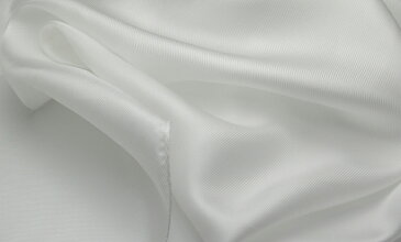 卸し値販売【草木染用】白スカーフシルク100%、12匁シルクツイル綾織りの縫製済み白スカーフsize 35×145cmしなやかで肌触りのよい生地。日本製/silk100%/あかすり/保湿/美容シルク/お化粧タオル/枕カバー可
