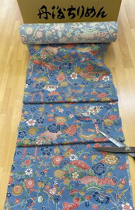 【丹後直送品】シルク24匁軽め京友禅 小紋反物 38cm 尺巾 しっとりしなやか 正絹ちりめん生地 葉詰め地紋 紋意匠 に 紅型調の型染め シルク100% 正絹生地 10cm単位の価格 ちりめん人形 マスク 小物づくり用途 パッチワーク 手芸 /日本製