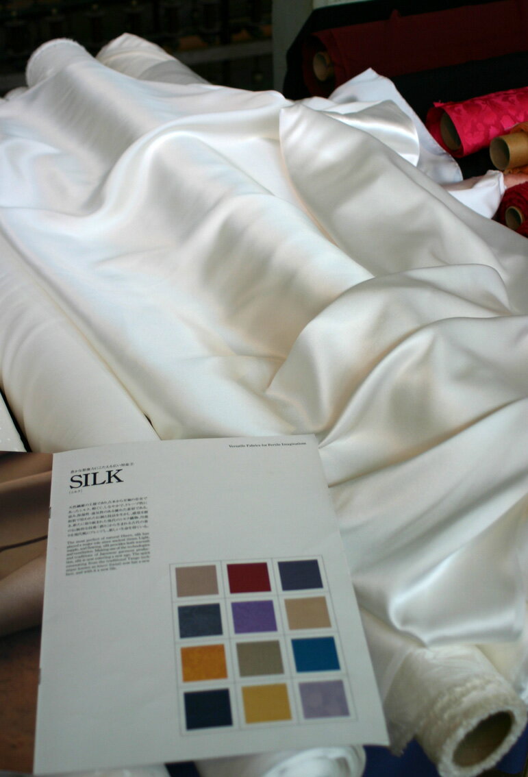 16 monme Standards silk satin (110cm width), made in JapanSold in 1-meter increments Can also be used for herb dyeing Scarves Pillowcases Blouses Sheets silk100%Slightly heavier silk white fabric antibacterial deodorant