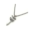 BRANDガーデル/GARDELITEMネックレス/LABYRINTH DAGGER NECKLACE【返品交換不可】Item No.gdp093-sv-ibdia管理： CCSLV TTMN TTWNガーデル/GARDEL ネックレス "LABYRINTH DAGGER NECKLACE"堅牢さと男臭さ。男性的なアプローチにハートを足すデザインの遊び心がニクイ、ガーデルならではのファインアクセ。いぶし加工が施されたシルバー925を素材に使用してあり、煌びやかさと渋みのある二極性が絶品。フロントに見られる2つの円の中には贅沢にもダイアモンドがパヴェ。デザインだけではなく、素材選びの秀逸さもクセになる要素。カジュアルコーデの仕上げに是非。贈り物にもお薦めです。【ガーデルご購入の際のご注意】※在庫がない場合、ご注文をいただいてから製作に入ることから、納品までに2週間程度のお時間をいただくことがござます。※支払いは銀行振り込み、もしくはカード決済に限らせていただきます。※リングのサイズ直しについては、特殊なコーティングや加工素材、天然石を使っている都合上、基本的に不可です。※返品・交換・ご注文のキャンセルは承れません。※初期不良の場合は商品到着から8日以内にご連絡いただければ、無償の修理、もしくは交換をお受けいたします。SILVERチェーン全長＝50cmモチーフ:縦＝2.4cm 横＝最大1.4cmシルバー925ダイアモンド宅配便はラッピング可