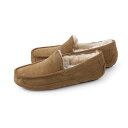 BRANDアグ オーストラリア/UGG AustraliaITEMモカシン シューズ/MENS ASCOT アスコットItem No.1101110-chestnut管理： CCBRN TTMN OO7207OO NNWWアグ オーストラリア/UGG Australia モカシン シューズ "MENS ASCOT アスコット"定番人気のメンズ・モカシンシューズ「アスコット」。ドライビングシューズのスタイルをベースにしたアクティブテイストなデザインが特徴です。コットンパンツからスラックスまで、幅広いコーディネイトと相性抜群。快適な暖かさと足元にスタイリッシュさを演出するマストハブな1足です。【素材・風合い】天然ウールライニングによるふわふわな履き心地を実現。上品な質感の撥水カウスエードアッパーを採用。屋内外で着用可能なラバーアウトソールになっています。【ブランド解説】1978年、母国オーストラリアのシープスキンブーツを米大陸に持ち込んだブライアン・スミス氏が、翌年設立したフットウエアブランド「UGG Australia(アグ オーストラリア)」。その後、1995年のデッカーズ社との合併を機に、有名ブランドとのコラボレーションなど、マーケティング・PR戦略を推し進めることで、世界的な認知度を高めていきました。現在もスニーカーからルームシューズまで、幅広いターゲットとラインナップで展開されています。※シューズの返品・交換対象は、室内での試し履きのものに限らせていただいております。試し履きの場合であっても、歩きジワや色移りなど使用感が出てしまった場合は、返品・交換をお断りさせていただくこともございます。商品の取り扱いには十分ご注意いただけますようお願い申し上げます。※相当サイズは、メーカーの公表値に準じていますが、シーズンによって変更になる場合があります。モデルによって若干の誤差が生じる場合もございますので、あらかじめご了承ください。「返品送料無料」ですので、ご自宅で複数サイズのご試着も可能です。CHESTNUTアッパー:レザーソール:ラバー宅配便はラッピング可相当サイズ全長7サイズ2527.58サイズ2628.59サイズ2729.510サイズ2830.511サイズ2931.513サイズ3132靴のサイズは、ブランド、木型・デザインにより相当サイズに誤差が生じる場合あります。