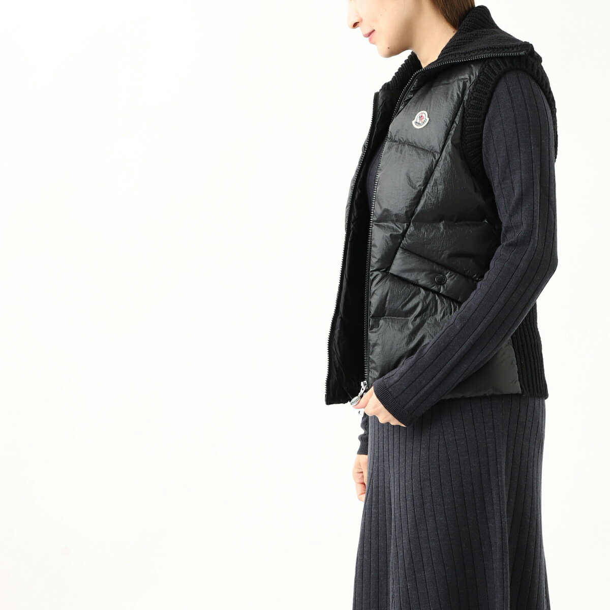 【5/10限定 当選確率1/2 MAX100 POINT BACK ※要エントリー】モンクレール MONCLER ダウン切り替え ベスト ジレ ブラック 9i00002 m2089 999【返品送料無料】 2023AW