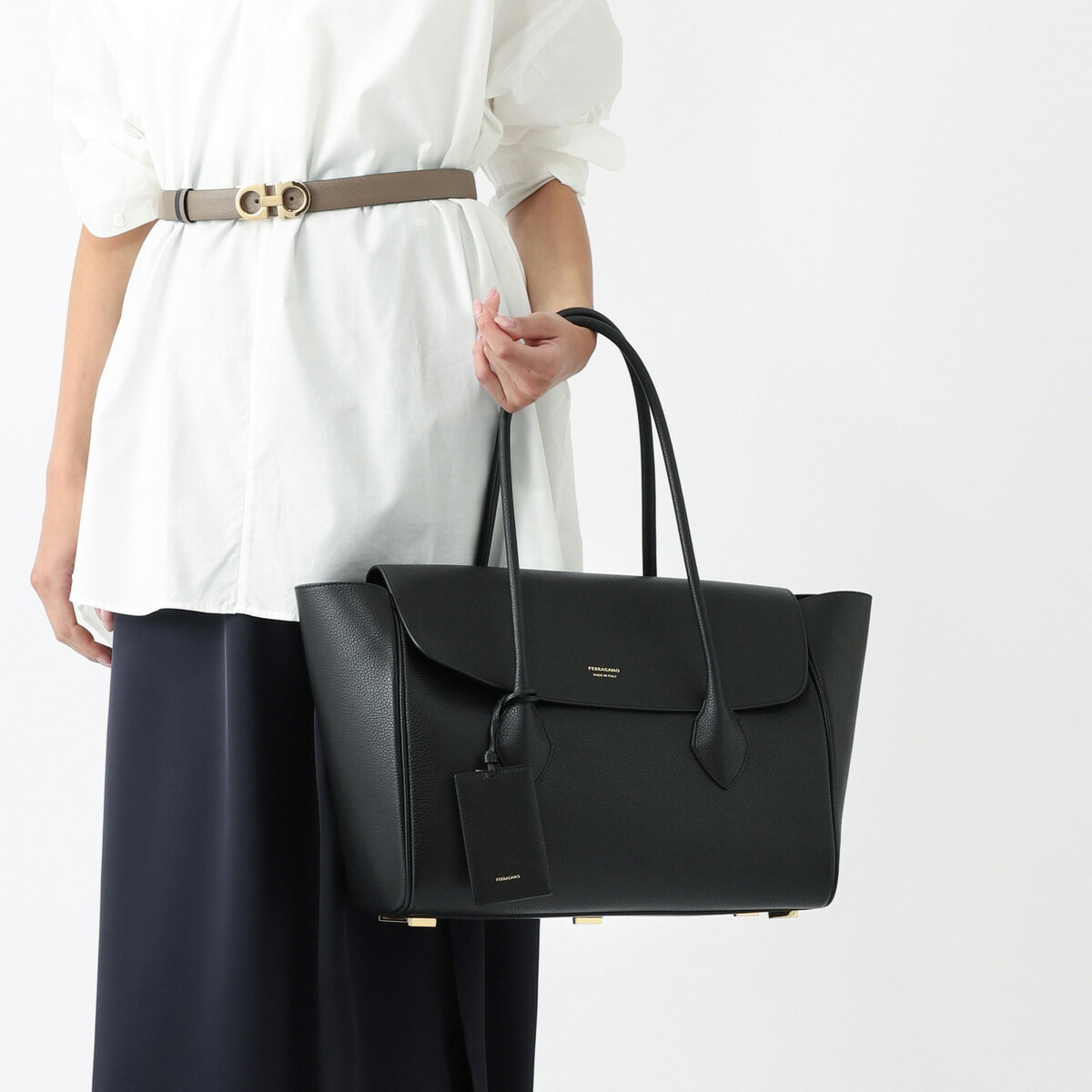 【11/25限定!当選確率1/2!MAX300%POINT BACK!※要エントリー】フェラガモ FERRAGAMO トートバッグ ブラック レディース tte shopping 218343 0770541 nero【返品送料無料】のサムネイル