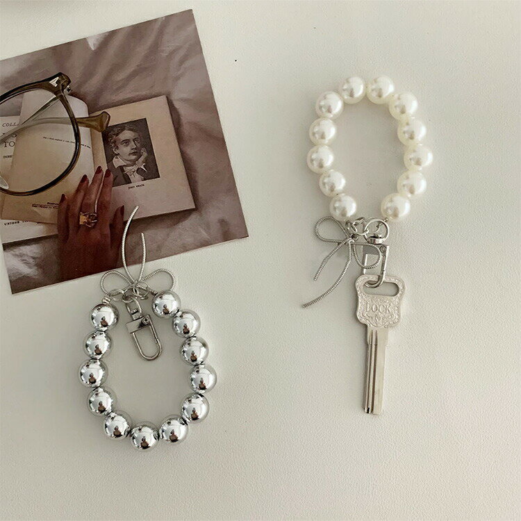 キーリング キーホルダー バッグ チャーム ミニチャーム ストラップ 韓国雑貨 カギ 鍵 パール リボン モチーフ 上品 おしゃれ かわいい ナスカン レディース プレゼント ギフト プチギフト 使いやすい キラキラ 【2カラー】