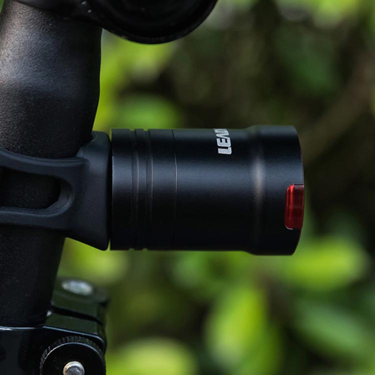 自転車テールライト スマートブレーキ感応 自動点滅 リアライト USB充電可能 IPX6防水 可視距離500米以上 高輝度 LED 自転車リフレクター 夜間走行...