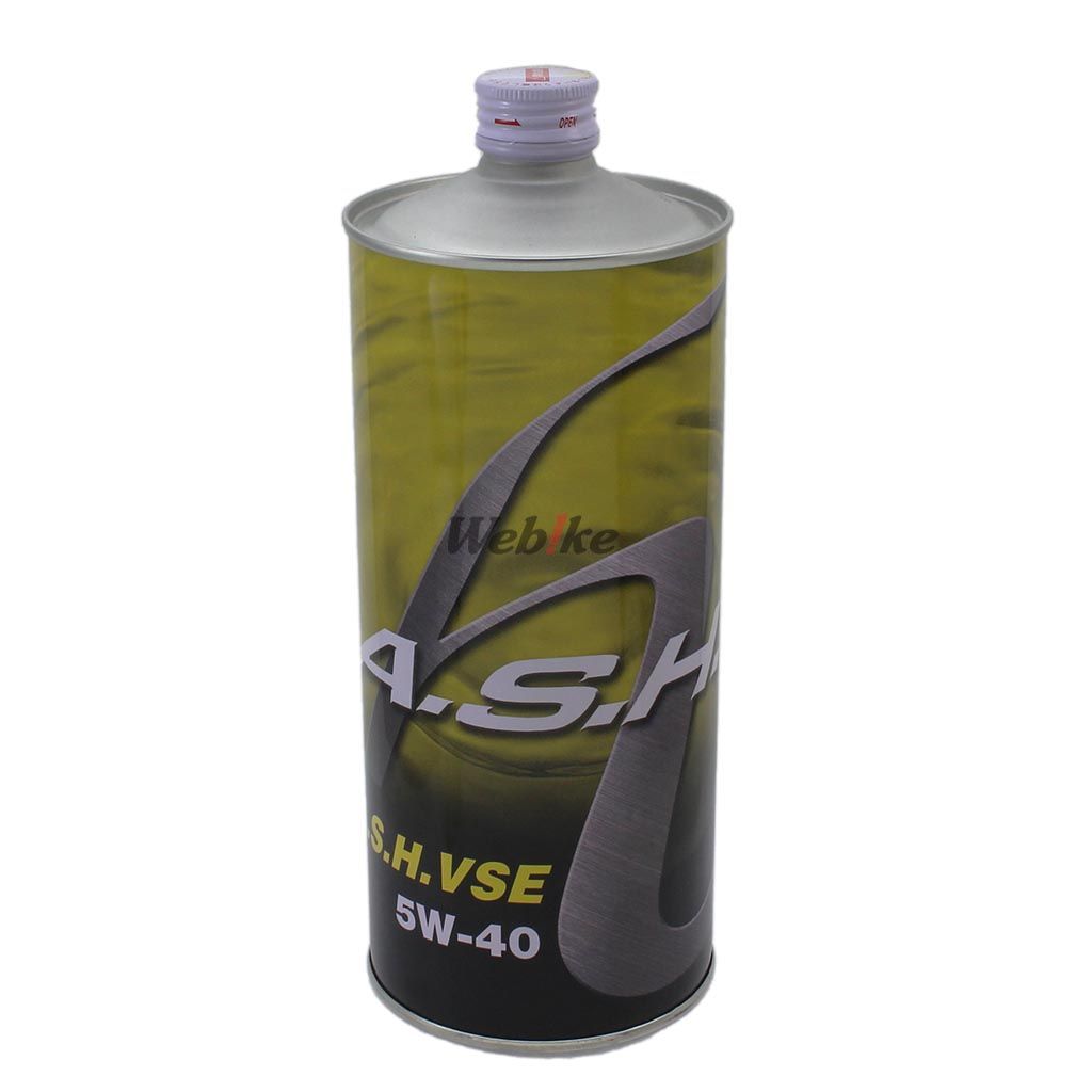 商品詳細 A.S.H.VSE ( VHVI Synthetic Ester) アッシュ VSE 100% VHVI + エステル化学合成オイル 　アッシュ VSEオイルは、100%化学合成油を使用した高性能オイルです。油膜の安定性とロングライフにこだわり、合成油の本来の性能を低下させてしまうポリマー ( 増粘剤 ) を全く使用せず、化学合成油の最大の特徴である熱安定性・酸化安定性を高い次元で確保する事に成功しています。そのためアッシュ VSEオイルは、化学合成油の本来の性能を最大限に使うことができ、厳しい使用条件下でもロングライフに使用可能な高性能オイルとしての性能を実現しています。 SAE粘度 5W40 適合規格 API : SL / CF / CF4 容量 1L