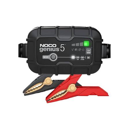 ■NOCO genius5 6V＆12V 5A バッテリーチャージャー 日本市場専売モデル [品番:G5JP] 【メーカー品番 G5JP 】 0Vまで放電したバッテリーでも充電可能な「フォースモード」を搭載 シンプルな操作で簡単充電を実現した軽量・高性能バッテリーチャージャーです。 バッテリーの状態に合わせて充電器が自動で最適な電流量の調節を行います。 液式、EFB、AGM、やリチウムイオンなど多くの種類のバッテリーが充電可能です。 0Vまで完全放電したバッテリでも充電可能なフォースモードも搭載しています。 ・品番： G5JP ・適合電流(6V＆12V)： 5A ・適合バッテリー： 開放式 密閉式 ジェル式 カルシウム式 EFB AGM ・6Vモード　：〇 ・リチウムイオンバッテリー対応：〇 ・6V AGMモード：× ・リペアモード：〇 ・フォースモード：〇 ・パワーサプライモード(13.6V)：× ・最低検出電圧：〜1V ・入力電圧：100V-120V(50/60Hz) ・出力電圧(最大時)：75W ・サイズ：161×74×49mm ・重量：680g ・コード長(電源側)：182cm ・コード長(クランプ側)：195cm