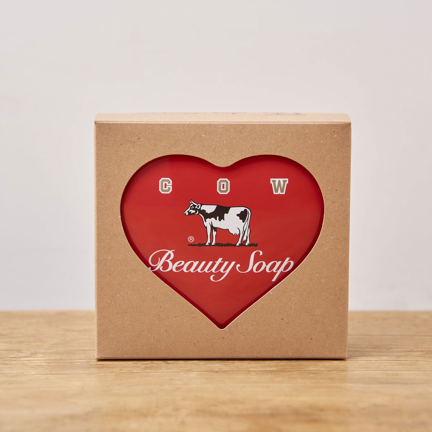 牛乳石鹸 赤箱 カウブランド 赤箱ハート缶 70g 石鹸 固形石鹸 ミルクバター 配合 泡立てネット付き 限定 せっけん かわいいのサムネイル