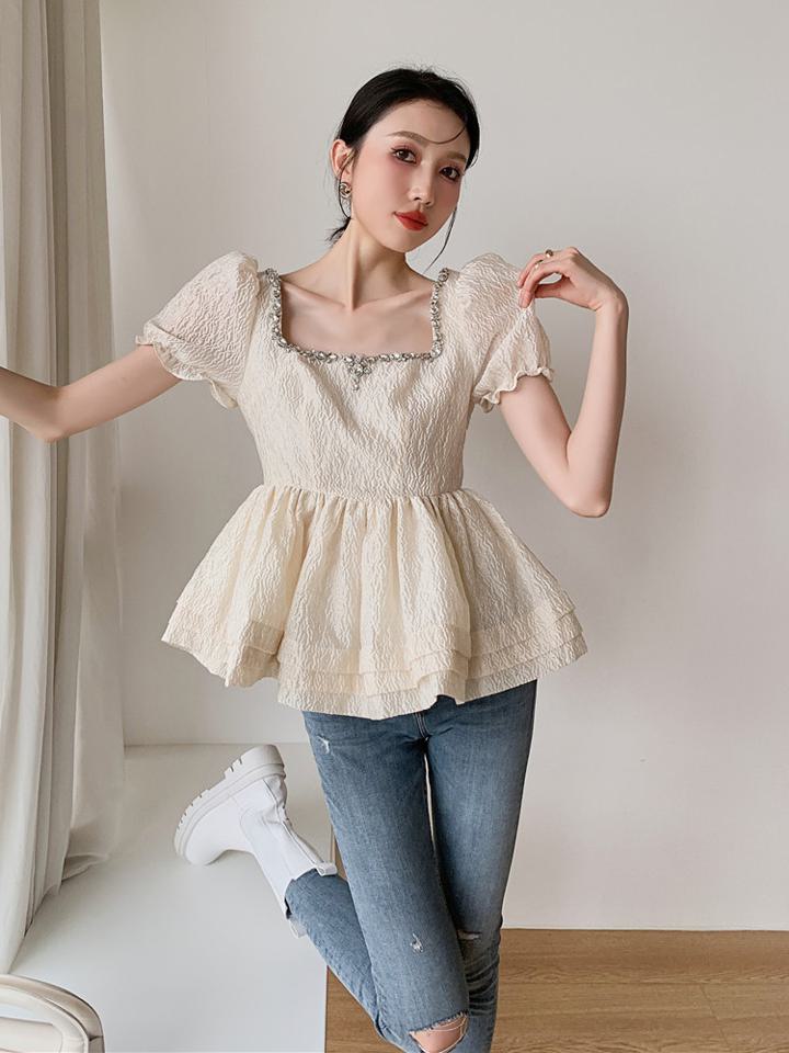 ラインストーンフレアブラウス パフスリーブ チュニック ショートトップス レディース. ブラウス カットソー トップス 裾フレア ふんわり 半袖トップス スクエアカラー a4248