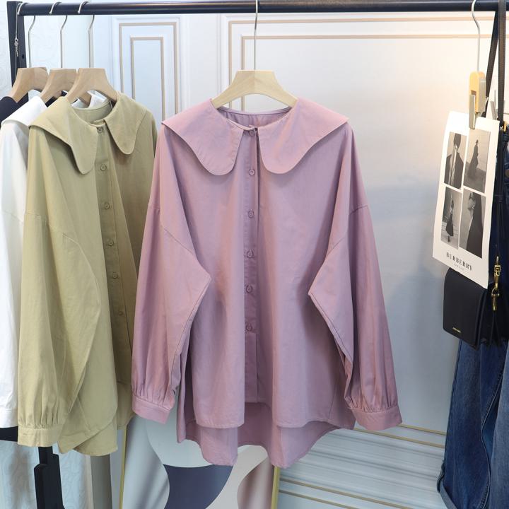 BIG襟シャツ【カラー】パープル、カーキ、ブラック、ホワイト【サイズ】Free sizeバスト126cm 首から袖口69cm 着丈68-77cm【素材】コットン、その他注：手動測定にて、2〜4 cmの誤差が生じる場合がございます。撮影ライトとモニターの関係で、写真と異なる場合がございます。✴新型コロナウィルスの影響で通常よりお届けにお時間がかかる場合がございます。予めご了承くださいませ。♦♦必ずお読みください♦♦【商品について】・当ショップは、全て海外からの仕入れ品となります。・海外製品には、縫製や糸の始末が荒い、ほつれがある、生地がつれている、ボタンの縫い付けが不十分である、小さな汚れ・傷がある、といった場合がございます。・一部デザインの変更がある場合がございます。・検品の上 、着用に支障をきたさないと判断したものは良品の範疇として販売しております。・万が一、買付店舗に在庫が無い場合はキャンセルさせて頂きます。　・注文後のキャンセルは承っておりません。【発送について】＜発送時期＞ご入金確認後、土日・祝日を除いた7〜14営業日以内に発送いたします。・発送からお届けまで、7日〜30日ほどかかります。・よりリーズナブルなお値段を提供するため、海外直送方式にて商品をお届けしております。※配送業者の保管期限内に商品を受け取られなかった場合、商品は破棄されます。※必ず配送業者の保管期限内にお受け取り頂けますようお願いいたします。【返品について】・不良品以外の返品は承ることができませんことご了承願います。・サイズが合わない場合等も交換、返品対応は致しかねます。・先述のとおり、海外製品の縫製の荒さやボタン付けの甘さ、ほつれ・汚れ・小さな傷等は良品の範疇とみなしております。・到着後3日以上経過したご返品を承ることができないです。ご連絡が無いまま商品をご返送されたり、悪い評価をなされた場合、 交換や返品ができないので、ご注意ください。・送料はお客様負担となります。♦ここまでお読み頂きありがとうございます♦
