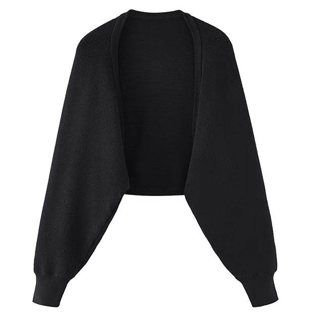 大人可愛い、フェミニンなボリューム袖カーディガンで春秋のスタイルをアップデート。前開きのデザインとドルマンスリーブが、ラフでありながらもこなれ感を演出。ショート丈でハイウエストと相性抜群、シンプルながらもガーリーでロマンティックな印象に。無...