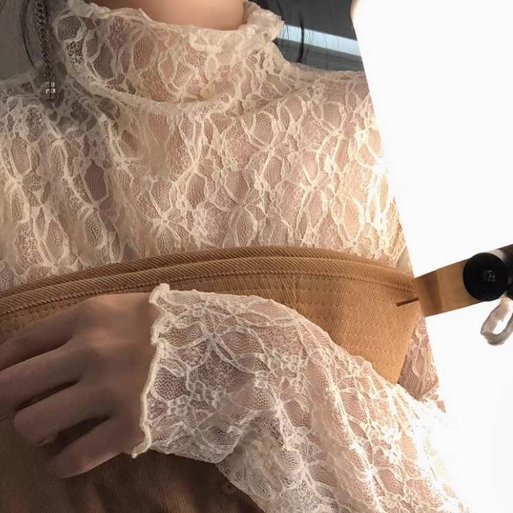上品で清楚なフェアリーレースボトリングシャツ透け感のあるレースデザインが女性らしさを引き立てる存在感バツグンの一枚です色展開 アプリコット ホワイトサイズ フリーサイズサイズ(cm)フリーサイズ /着丈 58 /袖丈 60 /肩幅 33 /バスト 80〜96《商品について》※当ショップは海外からのノーブランド商品になります。海外製品のため日本商品に比べ品質が劣る場合がございます。糸のほつれ、多少の汚れやシミ、ファスナーが固い、デザインの若干の違いなどは不良品には該当しませんのでご了承ください。お手持ちの携帯やPCの画面設定の影響により、実物と色味が異なって見える場合がございます。※当ショップはお客様より注文を確認した上でメーカーに発注しておりますので返品、交換は出来かねます。ご了承下さいませ。《発送について》お取り寄せ商品のため、ご入金確認後、お届けまでに「10-24日程度」のお時間がかかります。通常よりもお時間がかかってしまう場合もございます。欠品や商品の不具合などにより、商品をお届けすることができず、ご注文をキャンセルさせていただく場合もございますのでご了承ください。※当ショップの商品はお取り寄せ商品につき、入金確認後メーカーへ発注させて頂きます。※メーカーにて在庫切れの場合は、速やかに返金させて頂きます。《返品についての特約に関する事項》ご注文確定後、発注後のキャンセルやサイズなどの内容変更は承っておりません。注文時によくご確認ください商品に欠陥がある場合を除き、基本的には返品や交換には応じません。最後までご覧くださり、ありがとうございました。Rain-01246 《商品について》 ※当ショップは海外からのノーブランド商品になります。 海外製品のため日本商品に比べ品質が劣る場合がございます。 糸のほつれ、多少の汚れやシミ、ファスナーが固い、デザインの若干の違いなどは不良品には該当しませんのでご了承ください。 お手持ちの携帯やPCの画面設定の影響により、実物と色味が異なって見える場合がございます。 ※当ショップはお客様より注文を確認した上でメーカーに発注しておりますので返品、交換は出来かねます。ご了承下さいませ。 《発送について》 お取り寄せ商品のため、ご入金確認後、お届けまでに「10-24日程度」のお時間がかかります。 通常よりもお時間がかかってしまう場合もございます。 欠品や商品の不具合などにより、商品をお届けすることができず、ご注文をキャンセルさせていただく場合もございますのでご了承ください。 ※当ショップの商品はお取り寄せ商品につき、入金確認後メーカーへ発注させて頂きます。 ※メーカーにて在庫切れの場合は、速やかに返金させて頂きます。 《返品についての特約に関する事項》 ご注文確定後、発注後のキャンセルやサイズなどの内容変更は承っておりません。 注文時によくご確認ください 商品に欠陥がある場合を除き、基本的には返品や交換には応じません。 最後までご覧くださり、ありがとうございました。 レディース トップス プルオーバー 長袖 萌袖 ハイネック スリム 細身 スマート レース レースアップ 透け感 伸縮性 薄手 かわいい 大人可愛い きれいめ シンプル カジュアル 上品 おしゃれ レトロ こなれ感 ラフ ガーリー ルーズ 個性的 クール エレガント モダン 主役級 存在感 とろみ感 抜け感 ラブリー キュート 都会的 ロマンティック ナチュラル 春 デート お出かけ 休日 ショッピング お花見 カフェ 重ね着 普段使い モテ 清楚 流行 インスタ映え フリーサイズ ホワイト アプリコット rain-01246