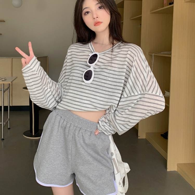 2点セット 上下セット 長袖 シンプル 大人可愛い カットソー おしゃれ 上品 ロングTシャツ こなれ感 ルーズ かわいい ショートパンツ プルオーバー ラフ カジュアル ミディアム丈 ラウンドネック きれいめ かっこいい 主役級 個性的