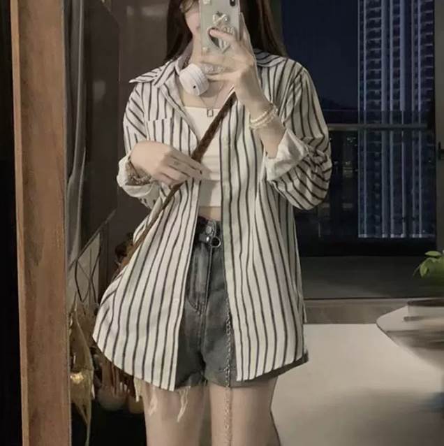 Rakuten - トップス 個性的 おしゃれ 個性的 カットソー きれいめ ラフ 白トップス ルーズ 大人 大人女子 ミモレ丈 袖あり レトロ ミモレ 主役級 モード系 シャツ トップス こなれ感 長袖 クール 白シャツ カジュアル お洒落