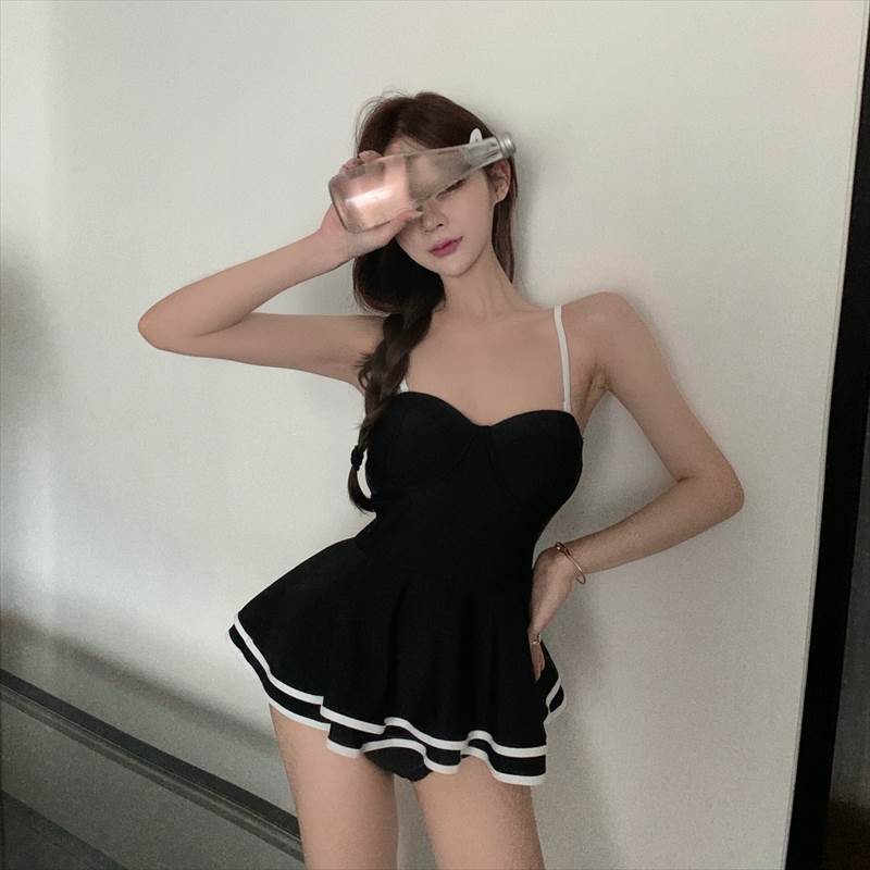 Rakuten - 盛れる 水着 大人っぽい 水着 体型カバー スタイリッシュ かわいい キャミキミ セクシー ワンピース ベーシック バックシャン パッド付き 主役級 フリル フェミニン ナチュラル レディース 盛れる 存在感 アジアン 大人可愛い おしゃれ 個性的 ラブリー