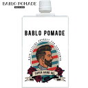 ・ヘアジェル 【狙った髪型に強力ホールド！髪型が、超絶キマる】グルーミングブランド“BABLO POMADE”のスーパーハードジェル。ヘアジェルとヘアワックス、ヘアグリースの良いところを合わせたハイブリッドな整髪料。思い通りの髪型を長時間キープ！【束感・ツヤ感がGOOD！動かしながら固める】ジェル特有の速乾を防いだオリジナル設計。ジェルが固まるまでにある程度の時間が設けられているので、狙い通りの髪型にセットし、そのまま強力ホールド！【ビシッとBARBERスタイルにセット】粘性が高いため、髪の毛の広がりやボリュームを抑えながらのセットが可能。ツーブロック、ポンパドール、オールバック、フェードスタイル、クロップなどの、BARBER（バーバー）・クラシカルスタイルのセットにオススメ。【ジェル特有の粉ふきを軽減】構想・開発期間は2年以上。パリッとした仕上がりをキープしながらも、ジェル特有の粉ふきが発生しにくいオリジナル調合に成功。【流水・シャンプーで簡単に落ちる】水溶性のため流水・シャンプーで簡単に洗い落とせます。二度洗いもなし！髪の毛、頭皮にも優しい。【SDGsなコンパクト軽量設計】手を汚さずにそのままコームに付けてセットできる、スパウトパウチ型を採用。軽量・コンパクトなため持ち運びも簡単。【男らしさ＆爽快感！ブルーシトラスな香り】香料にもこだわり抜いた逸品。男らしさ漂うブルーシトラスの香り。程よく香るため嫌らしさはゼロ。お気に入りの香水・フレグランススプレーなどとバッティングすることもなし。商品区分化粧品成分生産国日本広告文責株式会社スタイルゲートメーカー株式会社BELO使用方法