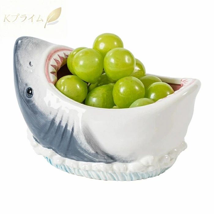 樂天商城 - SALE！【2026新登場】【醤油皿一体型】サメ型 寿司プレート おもしろい 陶器 刺身皿 餃子皿 ユニーク 食器 おしゃれ SNS映え 居酒屋風 パーティー プレゼント 食卓盛り上げ寿司皿サメ皿醤油ホルダー刺身装飾家庭キッチンレストランギフトに最適33x20x10cm 実用なタイプ