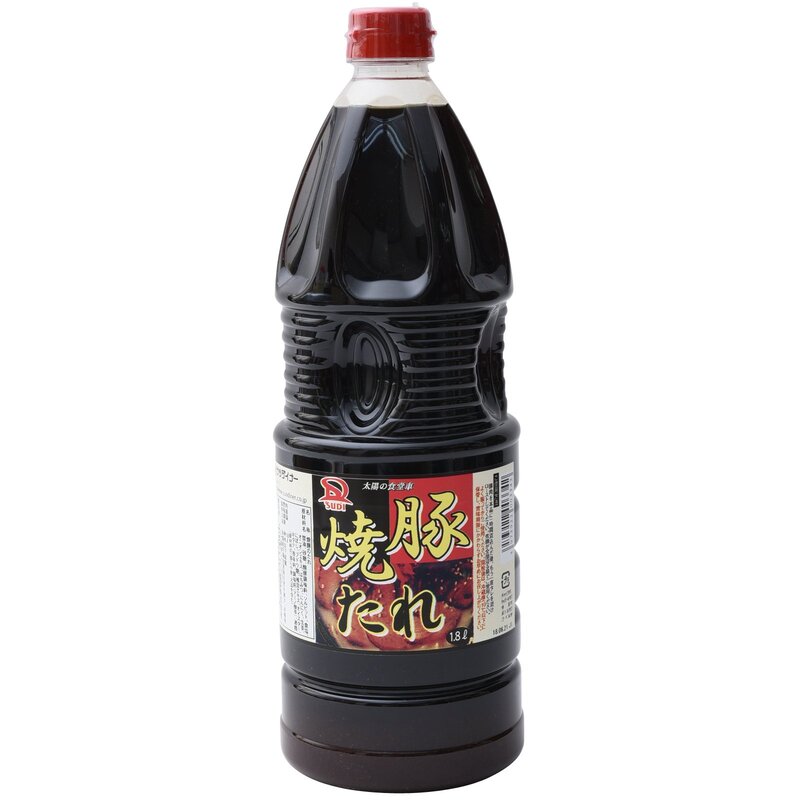 原材料:醤油、砂糖、醗酵調味料、ソルビット、食塩、オニオンエキス、はちみつ、にんにく、生姜、にぼし、ブドウ糖、椎茸エキス、オイスター、ホタテ、香辛料、調味料(アミノ酸等)、酒精、(原材料の一部に小麦・大豆を含む) 内容量:1800ml 商品サイズ(高さx奥行x幅):10.7cm×31.5cm×10.7cm