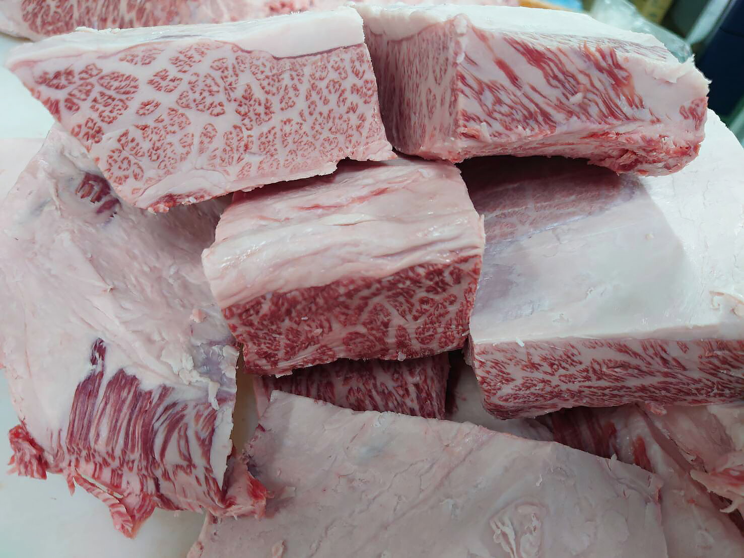 和牛 三角バラ ブロック柵 約1kg(複数パックセット) ギフト対応可(+300円）