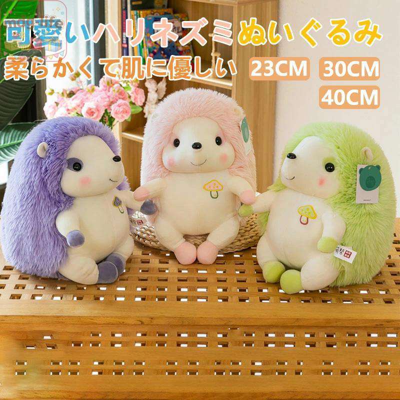 素材： ポリエステル/PP綿 サイズ： 23/30/40CM 商品説明 高品質で抱きしめることのできる柔らかくて短いプラッシュ素材、詰まったPPコットンで作られており、快適で柔らかい肌触りです。 子供への贈り物やクリスマスの家の装飾として良いアイテム。 クリスマスプレゼントや誕生日プレゼントとして、女の子や子供へのおもちゃに適です。 かわいい カピバラのぬいぐるみは、あらゆる部屋にキュートでかわいい追加をします。素晴らしい装飾です。 注意事項 ※モニターの発色の具合によって実際のものと色が異なる場合があります。 ※サイズは当店平置き実寸サイズです。生地の伸縮により若干の誤差及びタグの表記とは異なる場合があります。 ※洗濯後は速やかに形を整えて直射日光を避け陰干ししてください。 ※タンブラー乾燥、漂白剤、アイロンのご使用はお避け下さい。 関連ワード： ハリネズミのぬいぐるみ 抱き枕 可愛い おもちゃ ふわふわ 店飾り 癒し ハリネズミ ぬいぐるみ 可愛い 部屋飾り 子供 男の子 女の子 プレゼント クリスマ 誕生日 抱き枕 手を温める