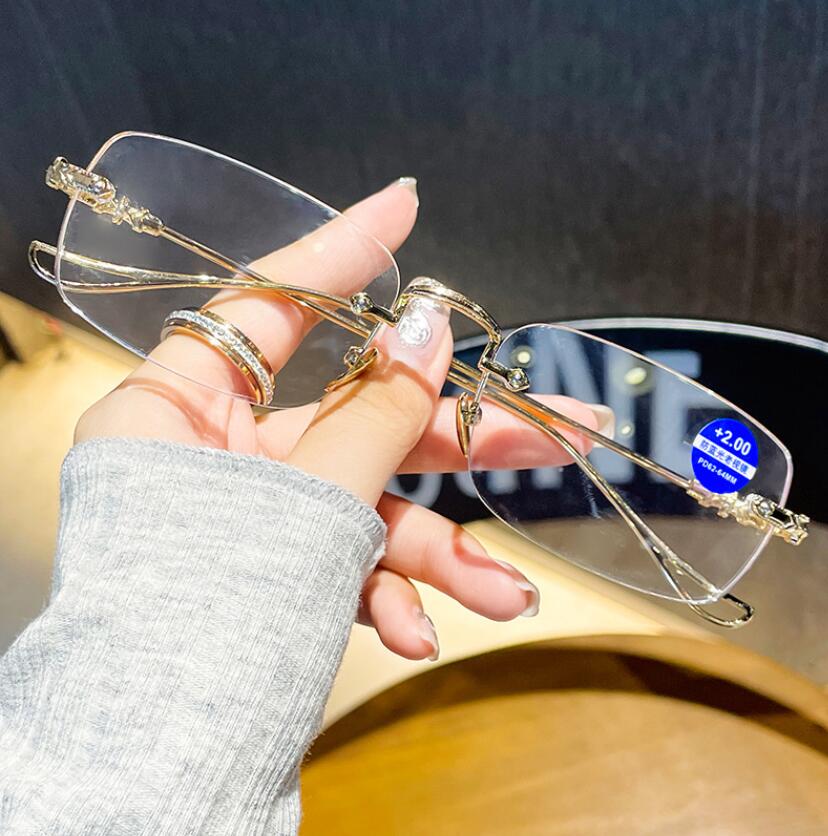 老眼鏡 メガネケース付 度数 1.0 1.5 2.0 2.5 3.0 3.5 4.0 ブルーライトカット 遠視 裸眼 素通し 度な..