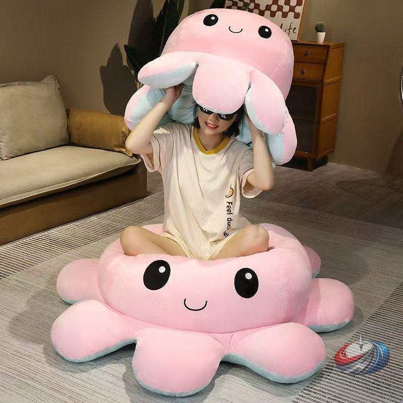 ●素材:ポリエステル/PP綿●サイズ：130cm●手で測量ため、3-5cmの誤差がございますので、ご了承ください。●商品説明【リバーシブルデザイン】このかわいい反転ぬいぐるみは、ユニークな両面2色デザインを採用しており、両面に異なる表情が簡単にめくることができます。ユニークなデザインとリアルなスタイリングは、視覚と感覚の異なる体験を提供できます。お誕生日やクリスマスなどお祝い事にプレゼントにもおすすめですプレゼントにもピッタリです注意事項※モニターの発色の具合によって実際のものと色が異なる場合があります。※サイズは当店平置き実寸サイズです。生地の伸縮により若干の誤差及びタグの表記とは異なる場合があります。※洗濯機のご使用は避け、手洗いをしてください。※洗濯後は速やかに形を整えて直射日光を避け陰干ししてください。※タンブラー乾燥、漂白剤、アイロンのご使用はお避け下さい。※ドライクリーニングは出来ません。※直射日光の当たる場所や、高温、多湿な場所には放置しないで下さい。※北海道・沖縄・離島は別途送料がかかります。