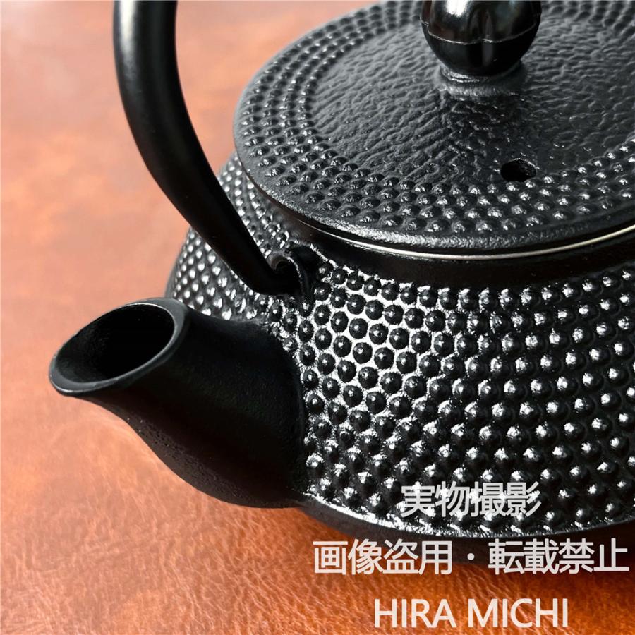 エムディーアール 楽天市場店の鋳鉄やかん 0.3L 直火 IH対応 鉄瓶 南部鉄器 急須 茶道具 煎茶道具 提梁壺 アウトドア 軽量 コンパクト ソロキャンプ用 携帯便利 おしゃ｜アングル3
