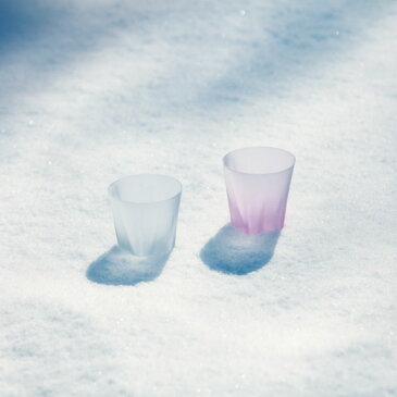 【最大ポイント33倍 送料無料】雪桜 ロックグラス 紅白 セット | グラス コップ 日本製 ペア ガラス 江戸硝子 食器 サクラサクグラス 酒器 お酒 タンブラー 引き出物 サクラ 桜色 粉雪 キッチン用品 キッチン 雑貨 桐箱 かわいい お祝い プレゼント おしゃれ ロック ギフト