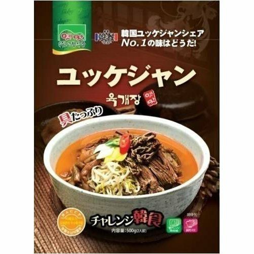 商品説明 牛肉をじっくり煮込んだ、コクのあるスープが特長です。 ご飯を入れてもgood！ 手軽に本場韓国のお味を楽しめます。 内容量 : 500g(1袋当たり) 原材料名 : 野菜(里芋、もやし、大根、さつまいも茎)、牛肉、調味たれ(唐辛子、食塩、その他)、牛肉エキス加工品、唐辛子加工品、にんにく、チキンエキス、植物性クリーム、調味料(アミノ酸等)、加工デンプン、香料、たん白分解酵素、グリシン、酸味料、カゼインNa、乳化剤、リン酸Ca、ポリリン酸K、(原材料の一部に小麦、大豆、豚肉を含む) 栄養成分表示(100gあたり) : エネルギー 30kcal / 炭水化物 2g / たんぱく質 3g / 脂質 1.5g / ナトリウム 320mg 賞味期限 : 別途表記 保存方法 : [常温]直射日光、高温多湿を避けて、涼しい場所で保存してください。 実際の商品の外装デザインは画像と異なる場合があります。【注目キーワード】 韓国食品韓国料理スープレトルトユッケジャン