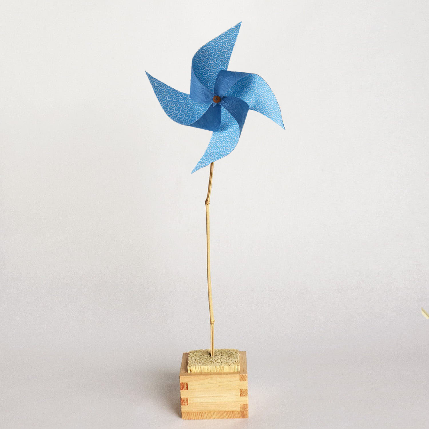 風車 青×青海波|青色 かざぐるま ブルー 玩具 おもちゃ 日本舞踊 七五三 撮影 小道具 小物 劇 装飾 竹 和風 日本製 モダン 手作り フォト ギフト デ...