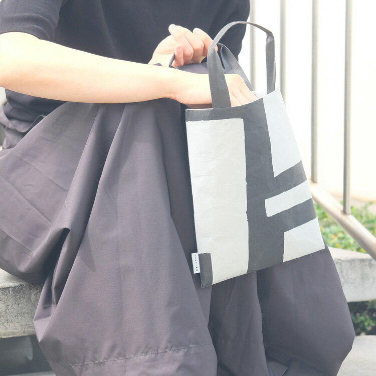 SAMIRO YUNOKI × SIWA バッグフラットS 01 | 和紙 カバン 鞄 かばん 手提げバッグ サブバッグ スリム 薄型 A5 ファイル A5サイズ ビジネス 縦長 軽量 シンプル エシカル ペーパーバッグ レディース メンズ