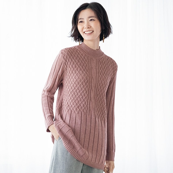 美しい編み柄で魅せつつすらりとスタイルアップ！美しい編み柄で魅せつつすらりとスタイルアップ！ 優しい温もりに包まれるウール混のニットチュニック。巧みに切替えた編み地が腰位置を高く見せ、お腹周りをカバーしながら着映え感も叶えます。 後ろ身頃上部は平編みですっきり見え。 ●ウール混スペック【サイズ(約)】バスト(適応)、肩幅、身丈、袖丈＜M〜L＞98(79〜94)cm、38cm、70cm、54cm＜LL＞104(93〜101)cm、40cm、70cm、55cm■表地：アクリル75%・毛20%・アルパカ5%◆裏地なし◆日本製送料660円（通常）注意事項71077